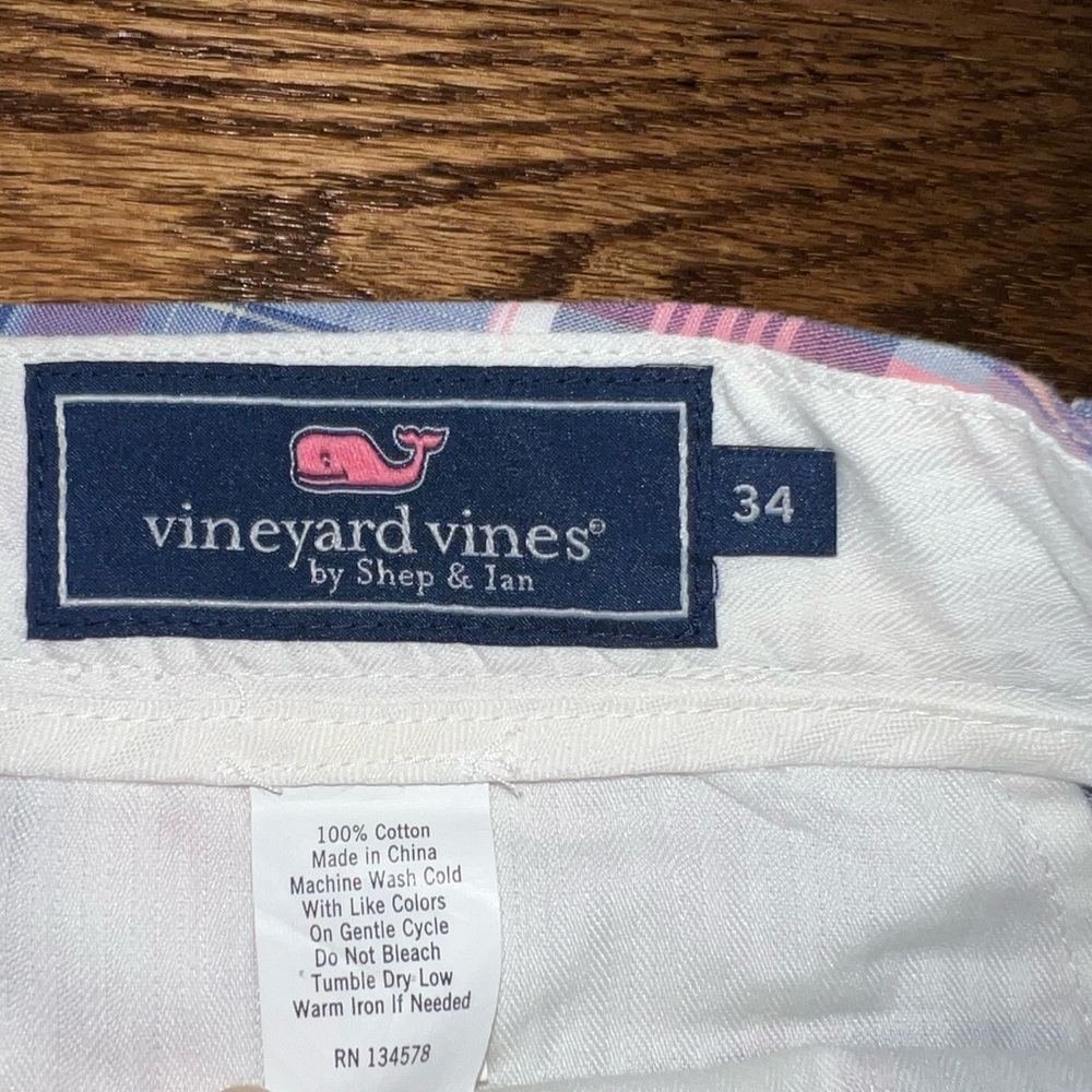 Vineyard Vines Breakers Shorts - Picture 2 of 4